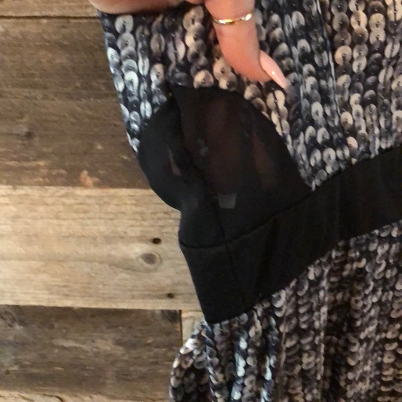 Dress - Picture 4 of 7